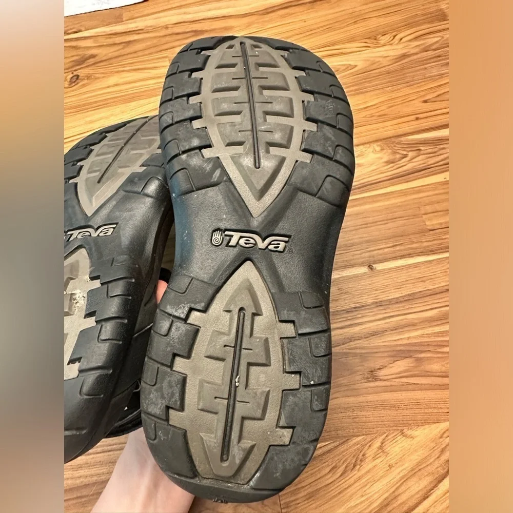 Mens Teva Sandals size 10 black minam sandal